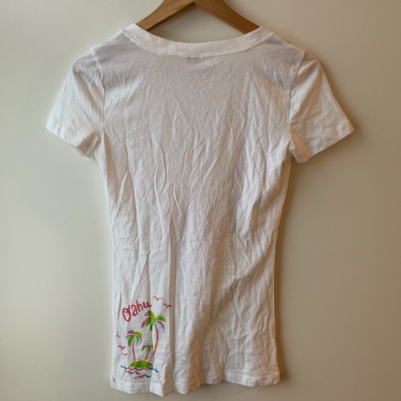 Hollister	White Print Deep-V Shirt - Picture 2 of 4